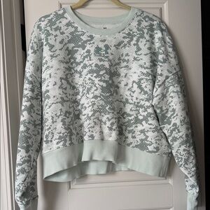 Under Armour Women's Mint Green Camouflage Crewneck Sweatshirt